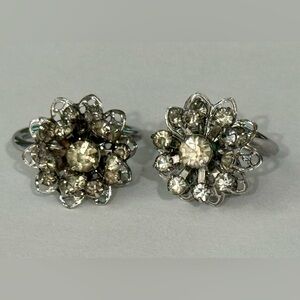 2 Sarah Coventry Vintage Rhinestone Flower Rings